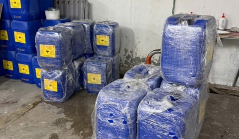 Hoá chất xử lý nước tháp giải nhiệt và chiller cho hệ thống điều hoà trung tâm Hoá chất xử lý nước tháp giải nhiệt và chiller cho hệ thống điều hoà trung tâm