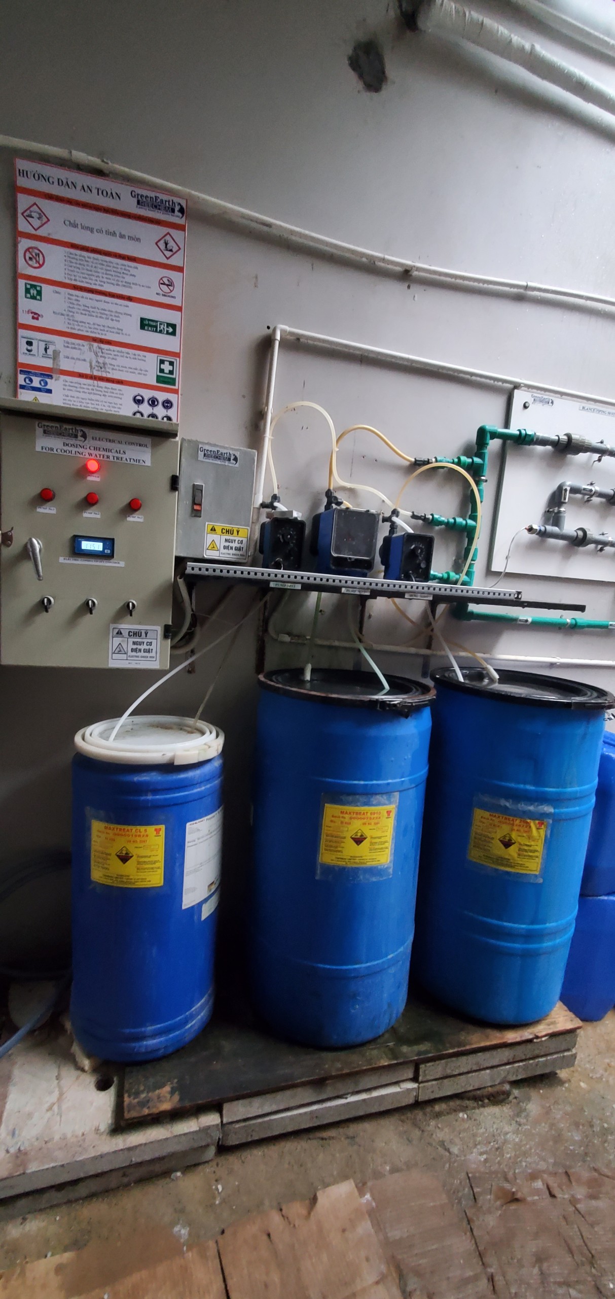 Hệ thống châm hóa chất cho Tháp giải nhiệt 2